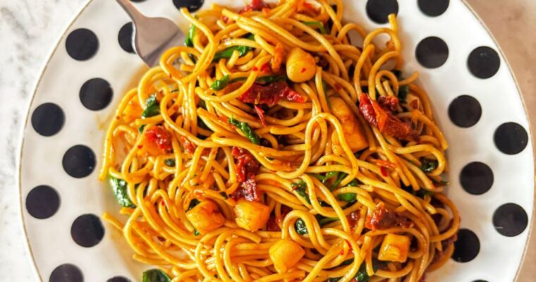 Sun-dried Tomato and Spinach Pasta with Seared Scallops Recipe